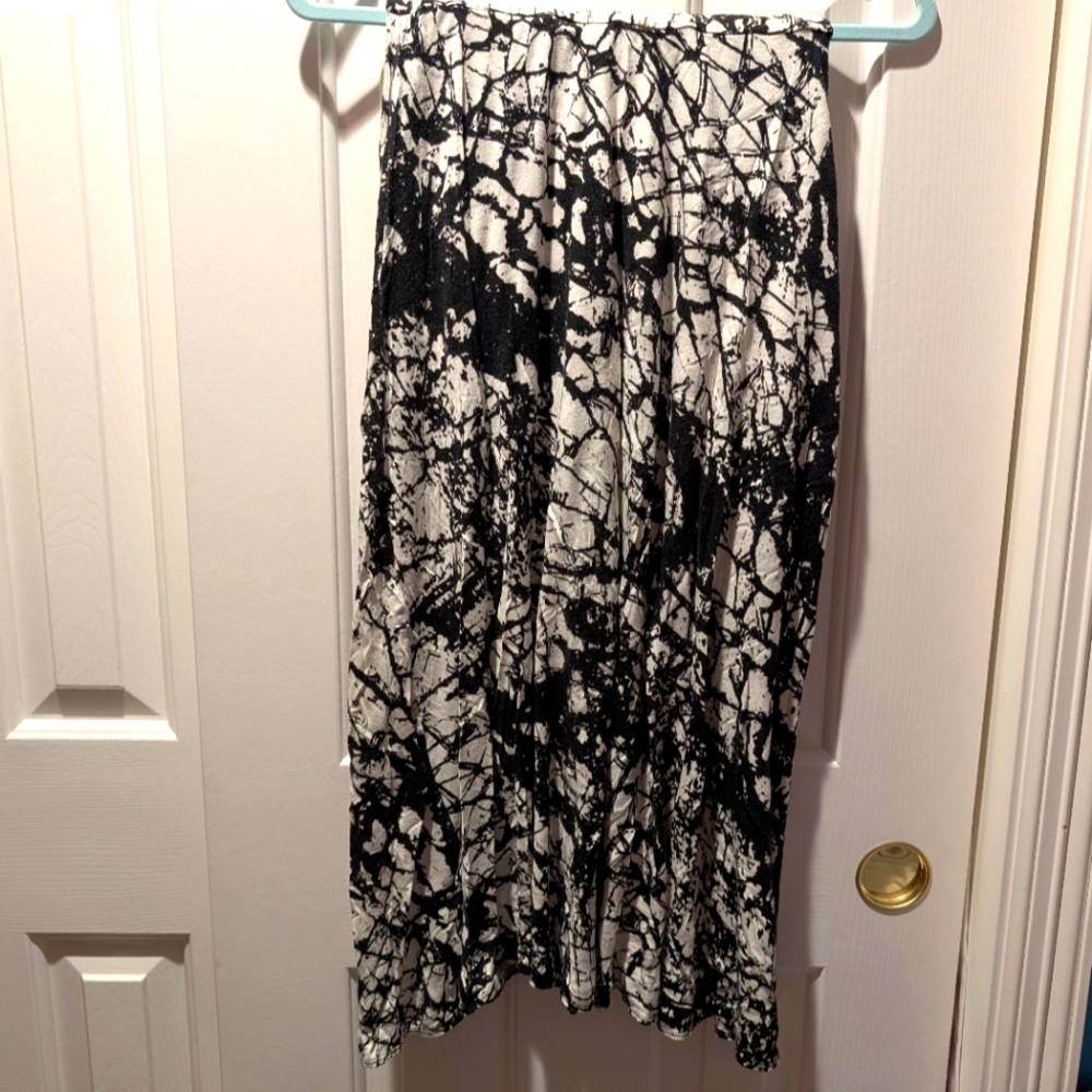 Final Touch Monochrome Abstract Midi Skirt